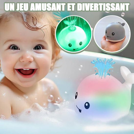 enfant heureux avec jouet de bain baleine amusant et divertissant